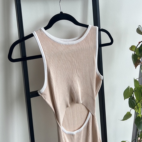 Dress - Picture 3 of 3